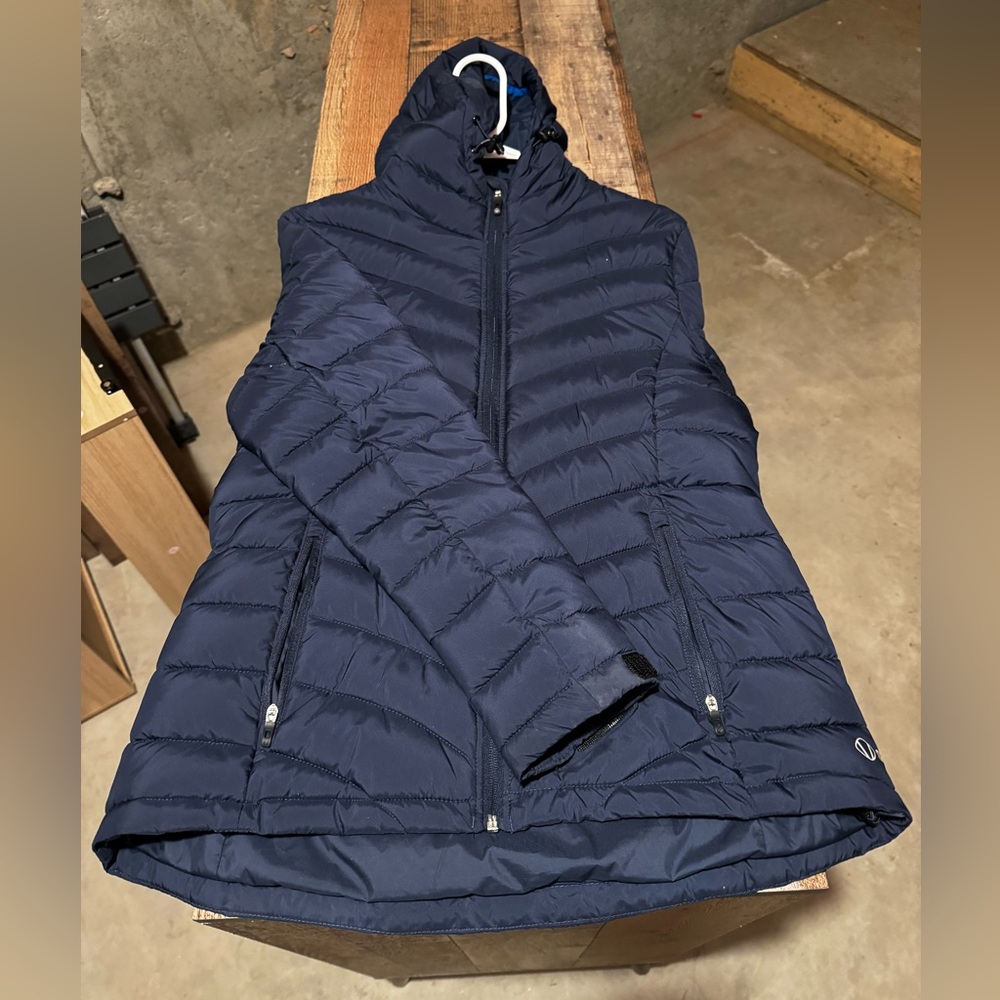 Sunice Puffer Jacket.  Gently used.  In great condition.  Medium, Navy Blue